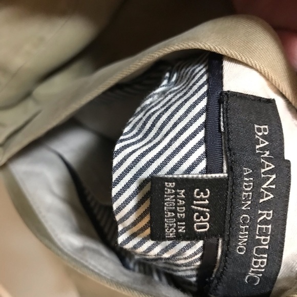 Mens khakis.  31/30.  Banana republic. Good condition.  Doesn’t fit me anymore. - Picture 3 of 3
